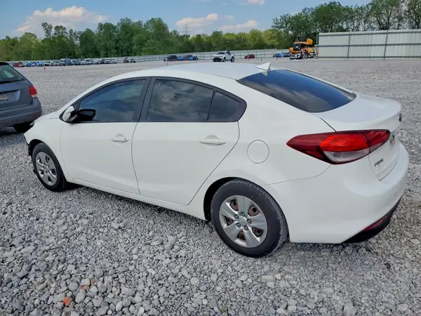 3KPFK4A73HE075432 2017 KIA FORTE - Image 2