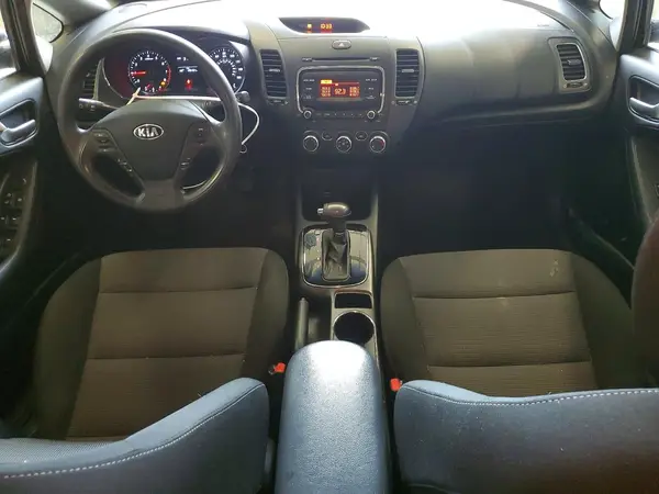 3KPFK4A73HE078010 2017 KIA FORTE - Image 8