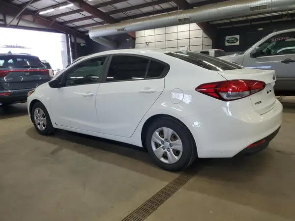 3KPFK4A73HE081943 2017 KIA FORTE - Image 2