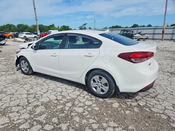 3KPFK4A73HE082073 2017 KIA FORTE - Image 2
