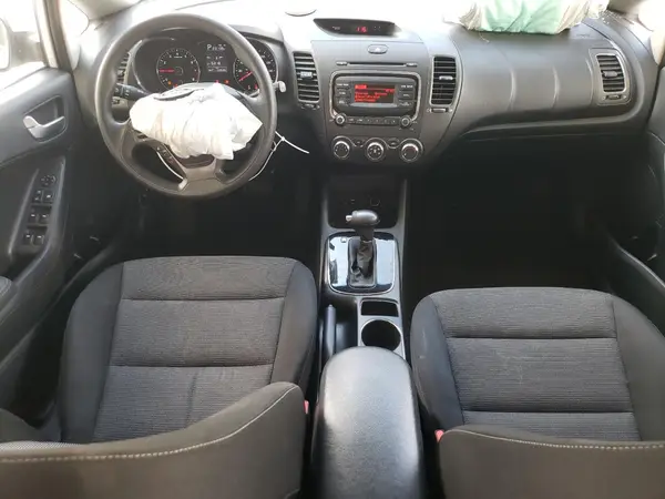 3KPFK4A73HE082073 2017 KIA FORTE - Image 8