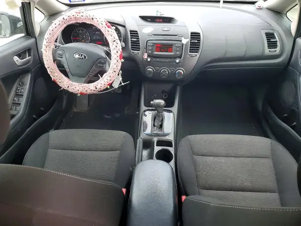3KPFK4A73HE082431 2017 KIA FORTE - Image 8