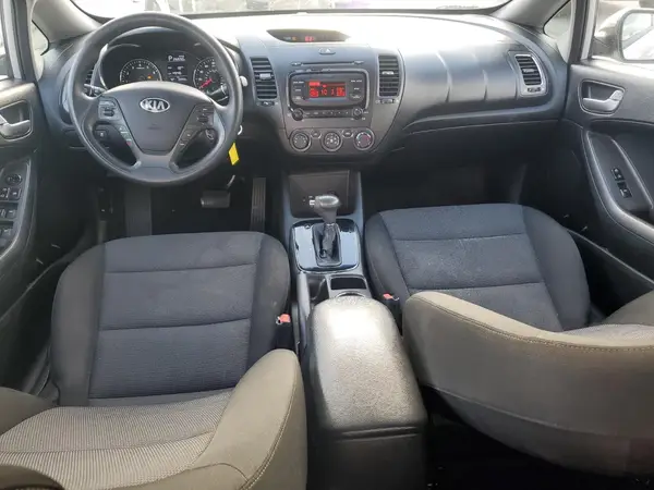 3KPFK4A73HE082672 2017 KIA FORTE - Image 8