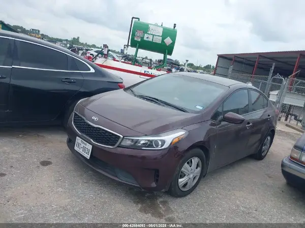 3KPFK4A73HE082901 2017 KIA FORTE - Image 2