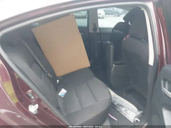 3KPFK4A73HE082901 2017 KIA FORTE - Image 8