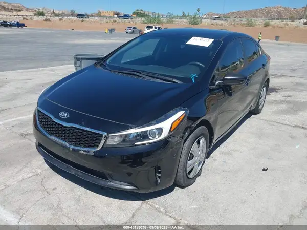 3KPFK4A73HE083093 2017 KIA FORTE - Image 2