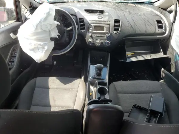 3KPFK4A73HE083949 2017 KIA FORTE - Image 8