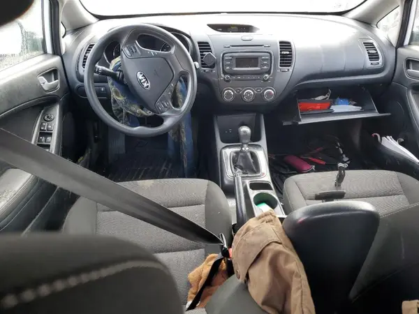 3KPFK4A73HE085281 2017 KIA FORTE - Image 8