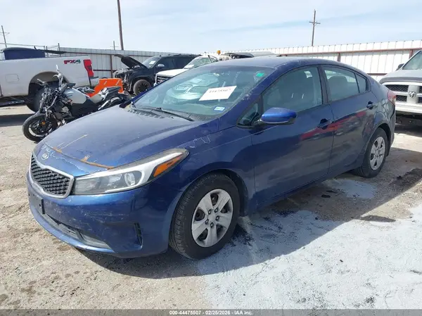 3KPFK4A73HE085555 2017 KIA FORTE - Image 2