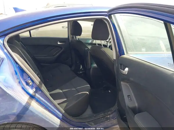 3KPFK4A73HE085555 2017 KIA FORTE - Image 8