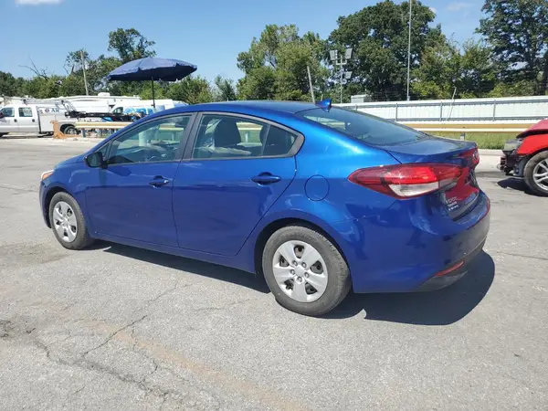 3KPFK4A73HE086138 2017 KIA FORTE - Image 2