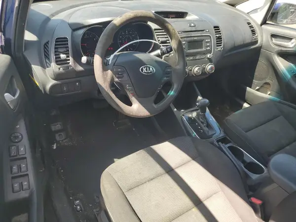 3KPFK4A73HE086138 2017 KIA FORTE - Image 8