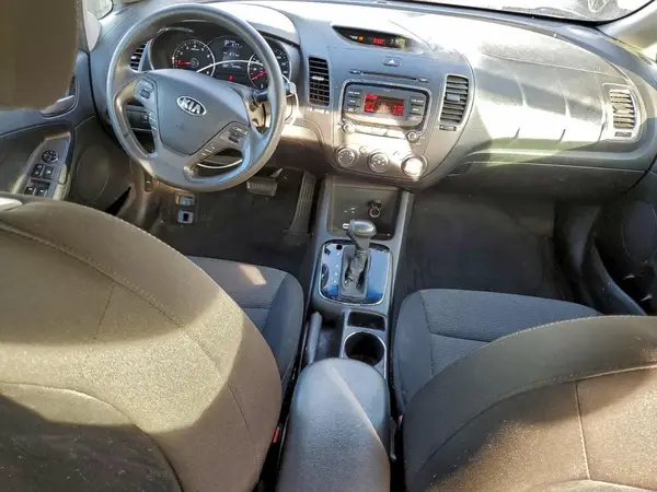 3KPFK4A73HE087757 2017 KIA FORTE - Image 8