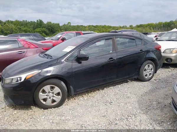 3KPFK4A73HE088410 2017 KIA FORTE - Image 2