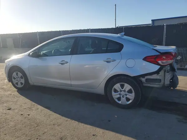 3KPFK4A73HE088973 2017 KIA FORTE - Image 2