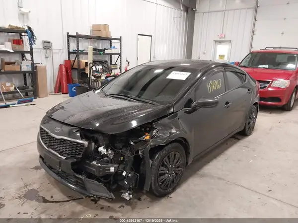 3KPFK4A73HE090335 2017 KIA FORTE - Image 2