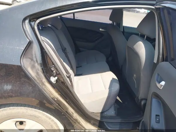 3KPFK4A73HE091114 2017 KIA FORTE - Image 8