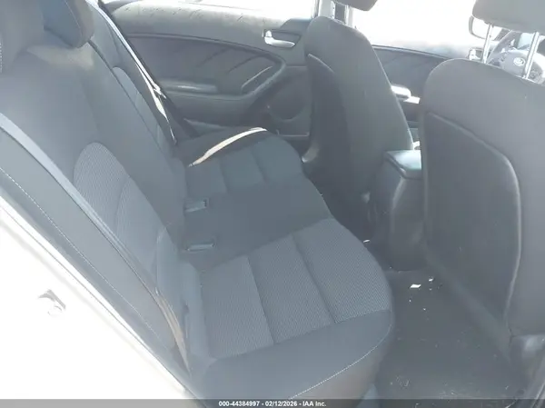 3KPFK4A73HE092943 2017 KIA FORTE - Image 8