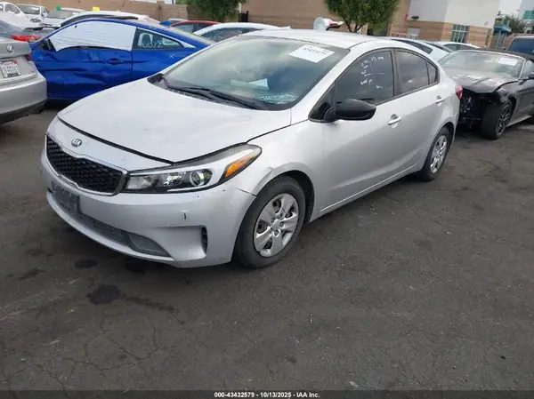3KPFK4A73HE094711 2017 KIA FORTE - Image 2