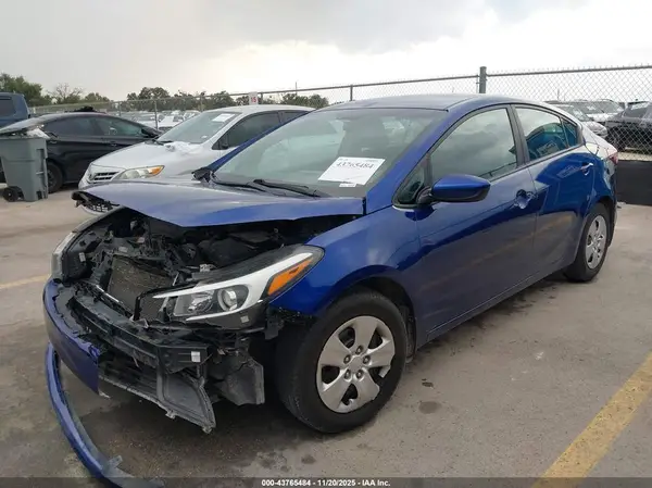 3KPFK4A73HE094823 2017 KIA FORTE - Image 2