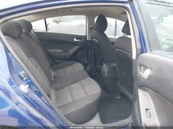 3KPFK4A73HE094823 2017 KIA FORTE - Image 8
