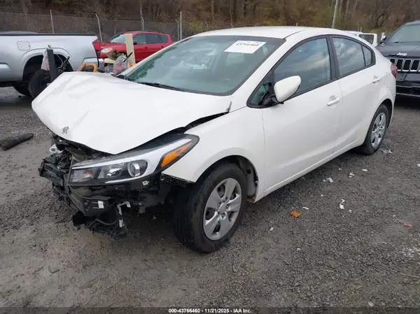 3KPFK4A73HE096538 2017 KIA FORTE - Image 2