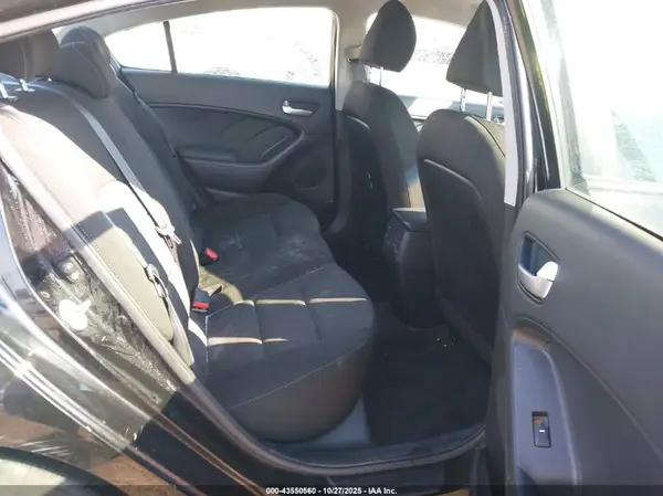 3KPFK4A73HE096622 2017 KIA FORTE - Image 8