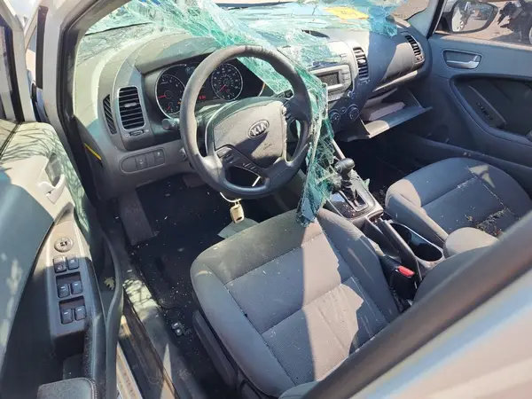 3KPFK4A73HE098046 2017 KIA FORTE - Image 8