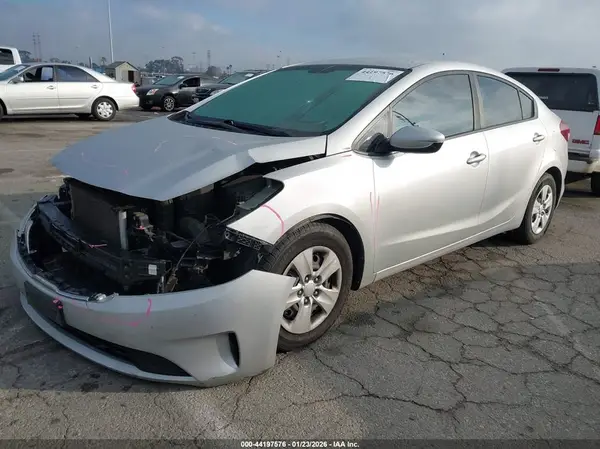 3KPFK4A73HE098998 2017 KIA FORTE - Image 2