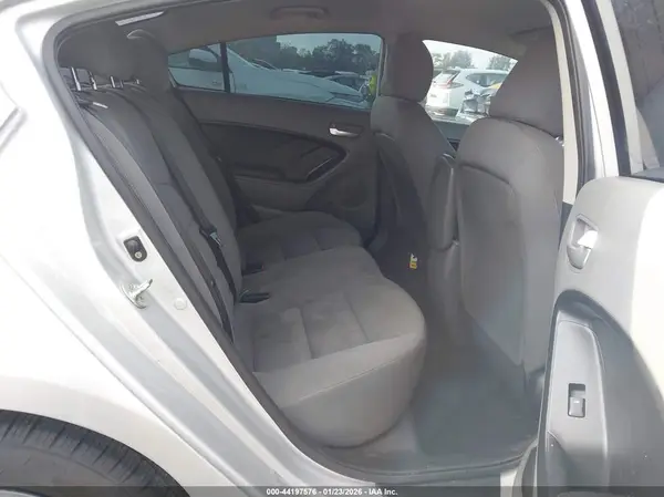 3KPFK4A73HE098998 2017 KIA FORTE - Image 8