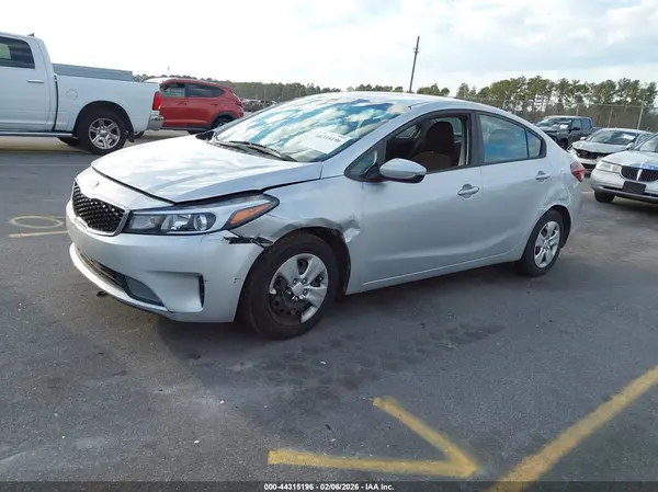 3KPFK4A73HE099231 2017 KIA FORTE - Image 2