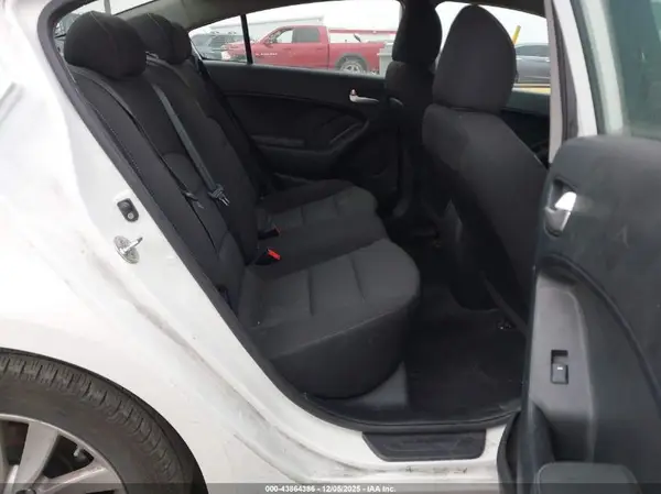3KPFK4A73HE099293 2017 KIA FORTE - Image 8