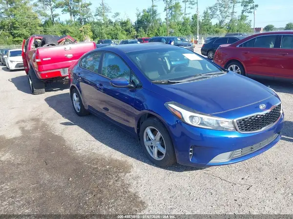 3KPFK4A73HE100376 2017 KIA FORTE - Image 1