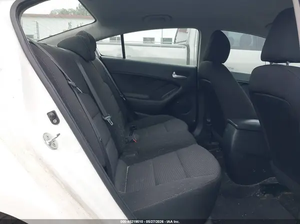 3KPFK4A73HE101379 2017 KIA FORTE - Image 8