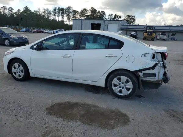 3KPFK4A73HE101382 2017 KIA FORTE - Image 2