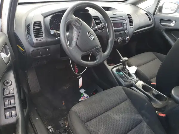 3KPFK4A73HE101382 2017 KIA FORTE - Image 8