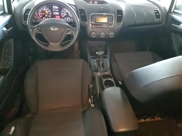 3KPFK4A73HE103262 2017 KIA FORTE - Image 8