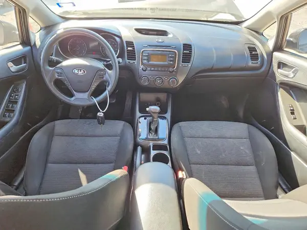 3KPFK4A73HE103438 2017 KIA FORTE - Image 8