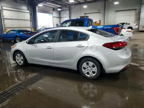 3KPFK4A73HE104279 2017 KIA FORTE - Image 2