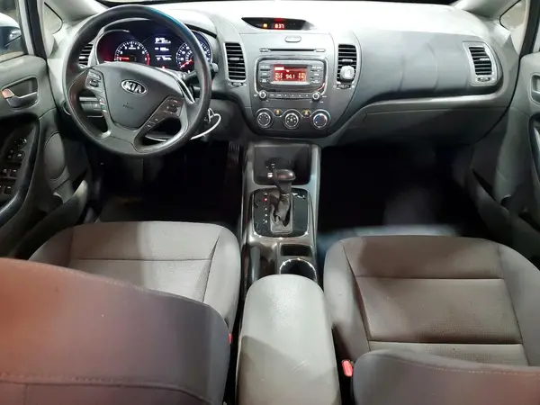 3KPFK4A73HE104279 2017 KIA FORTE - Image 8
