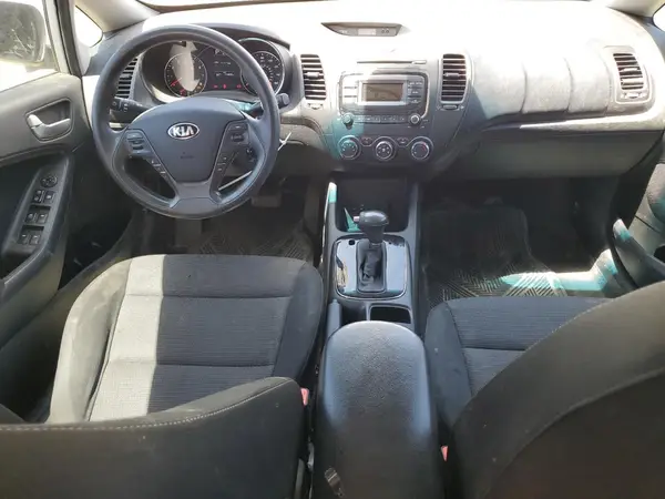 3KPFK4A73HE104315 2017 KIA FORTE - Image 8