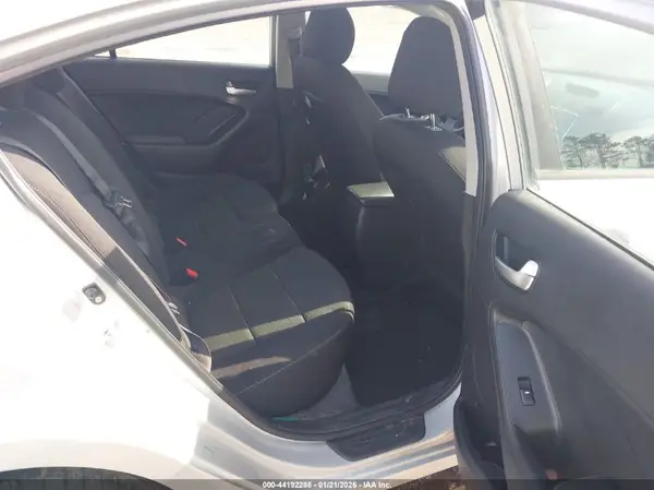 3KPFK4A73HE104783 2017 KIA FORTE - Image 8