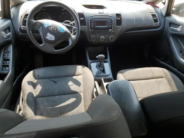 3KPFK4A73HE106033 2017 KIA FORTE - Image 8