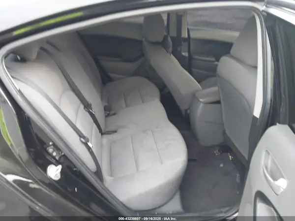 3KPFK4A73HE107490 2017 KIA FORTE - Image 8