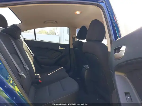 3KPFK4A73HE110678 2017 KIA FORTE - Image 8