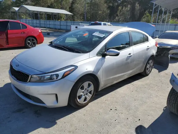 3KPFK4A73HE111863 2017 KIA FORTE - Image 1