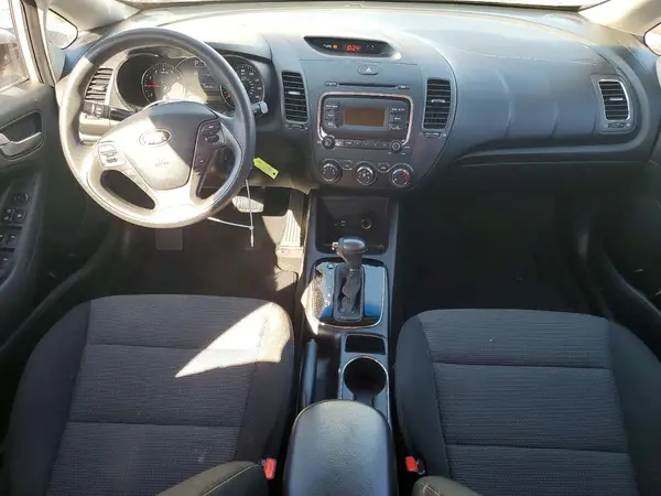 3KPFK4A73HE112415 2017 KIA FORTE - Image 8
