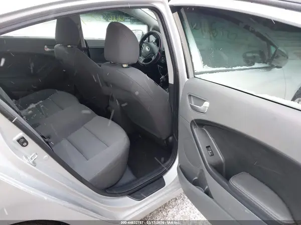 3KPFK4A73HE113371 2017 KIA FORTE - Image 8