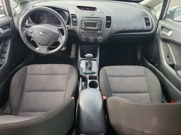 3KPFK4A73HE113726 2017 KIA FORTE - Image 8