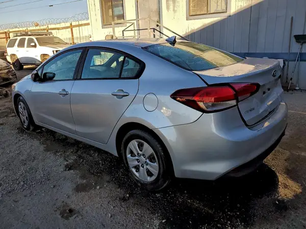 3KPFK4A73HE114410 2017 KIA FORTE - Image 2